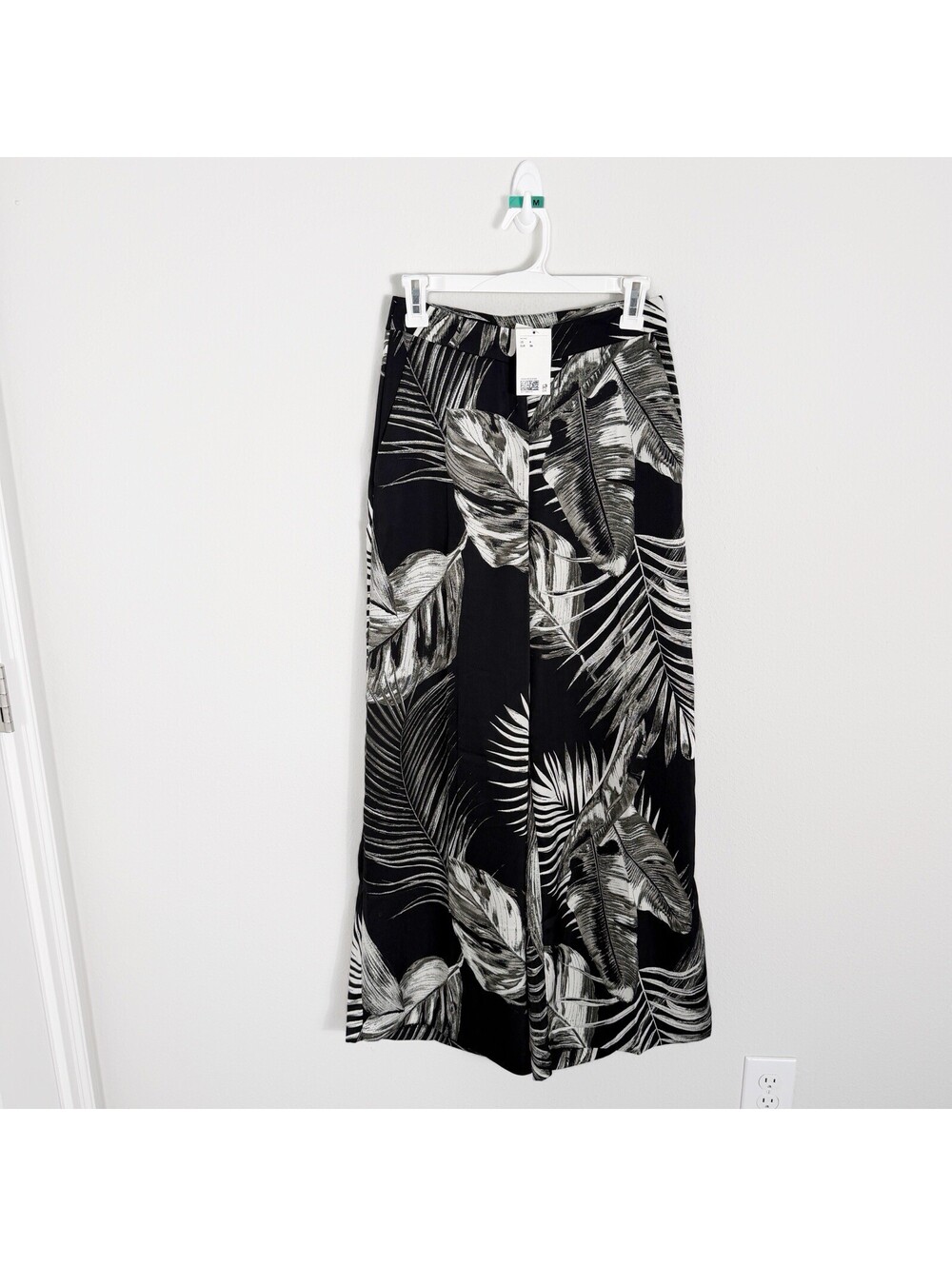 NWT H&M Black White Floral Wide-Leg Pants Women's Size 4 Tropical Print